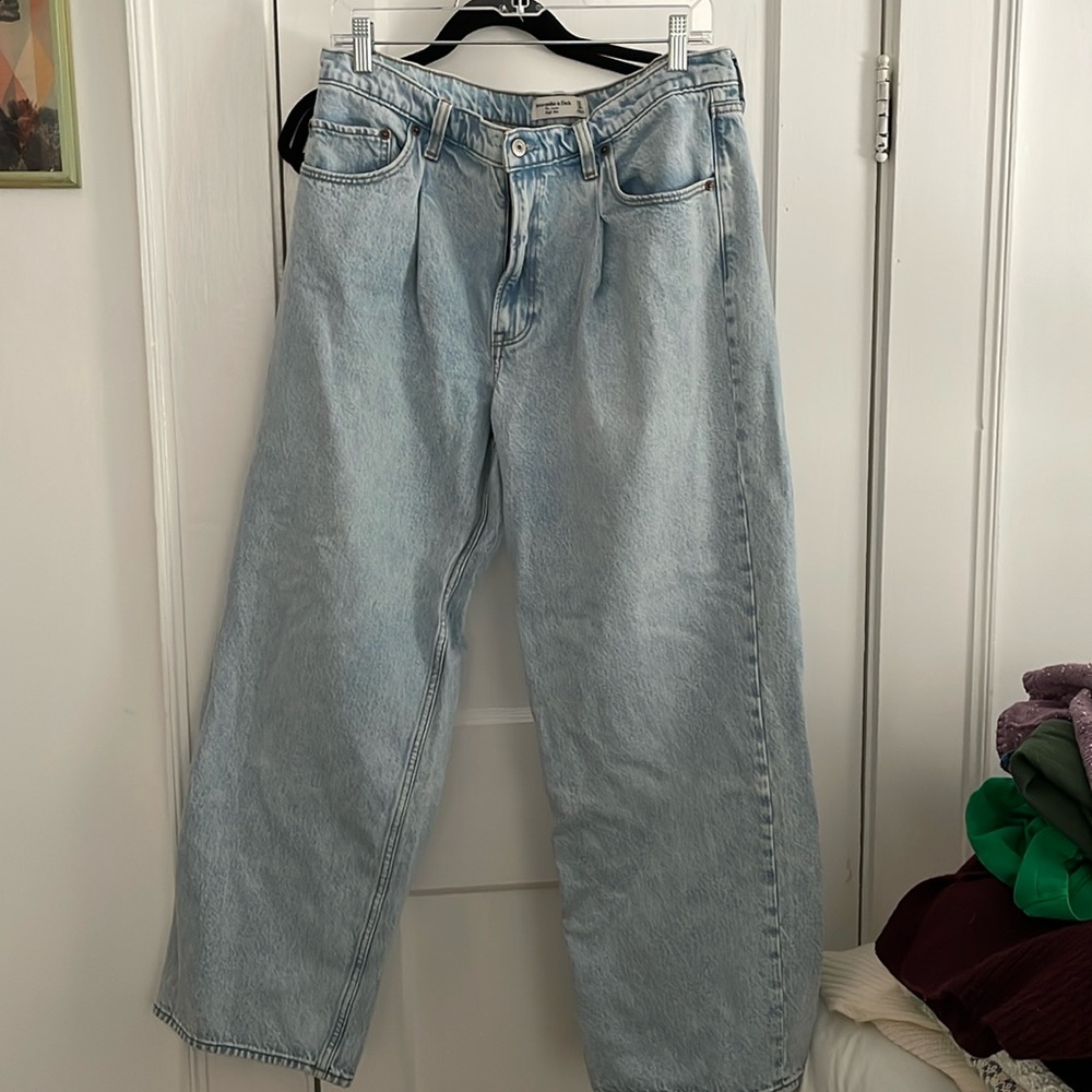 Abercrombie & Fitch The Loose High Rise Belted Jeans Size 32
